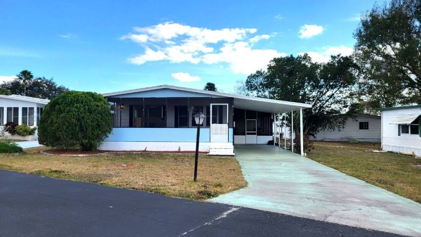 Dundee, FL Mobile Home for Sale located at 217 Green Haven Rd. West Dell Lake Village